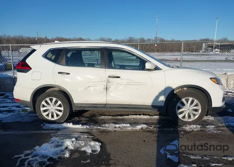 2017 Nissan Rogue S z USA, uszkodzony, nr VIN KNMAT2MV6HP613062